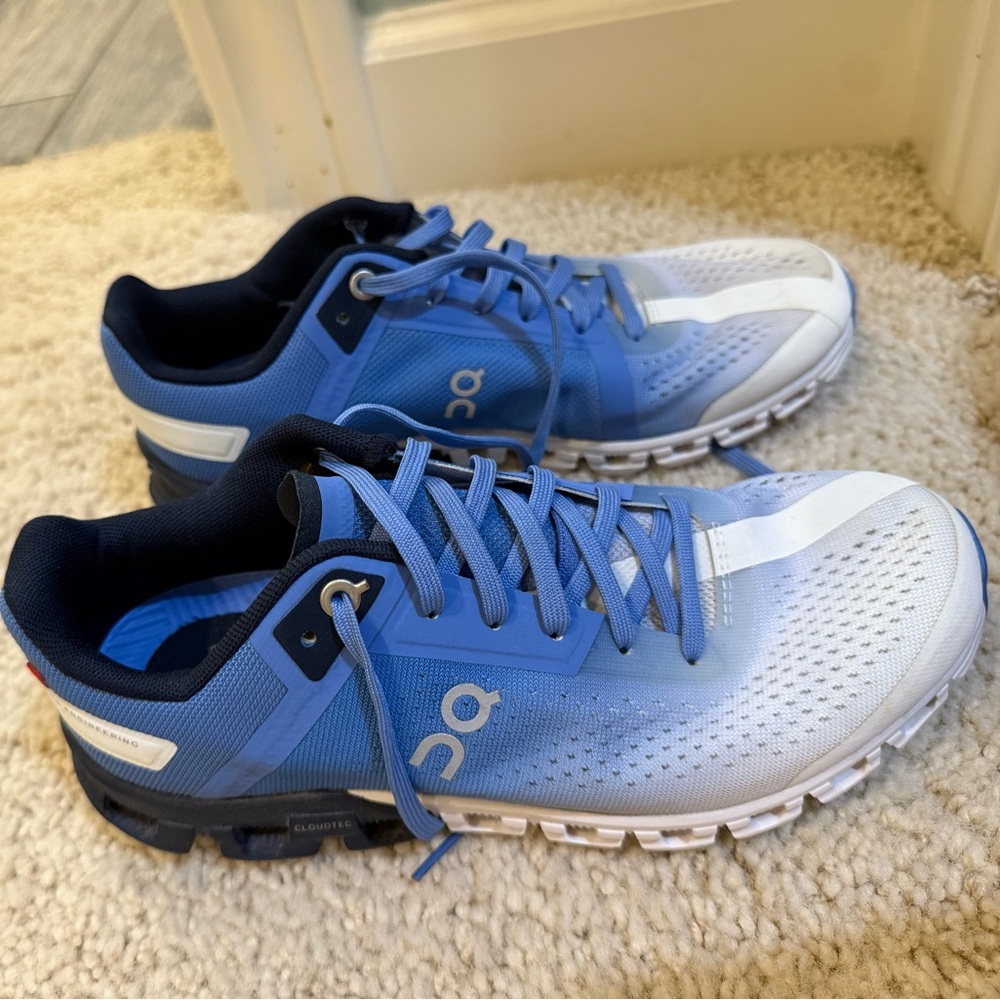 Women’s on cloud flow blue/white ombré size 6.5 - Picture 4 of 5